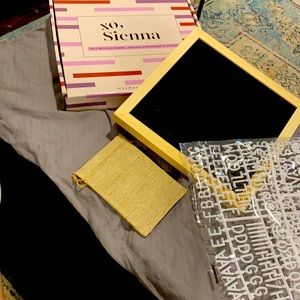 New Felt Board with Alphabet/Emoji Pieces. R-1